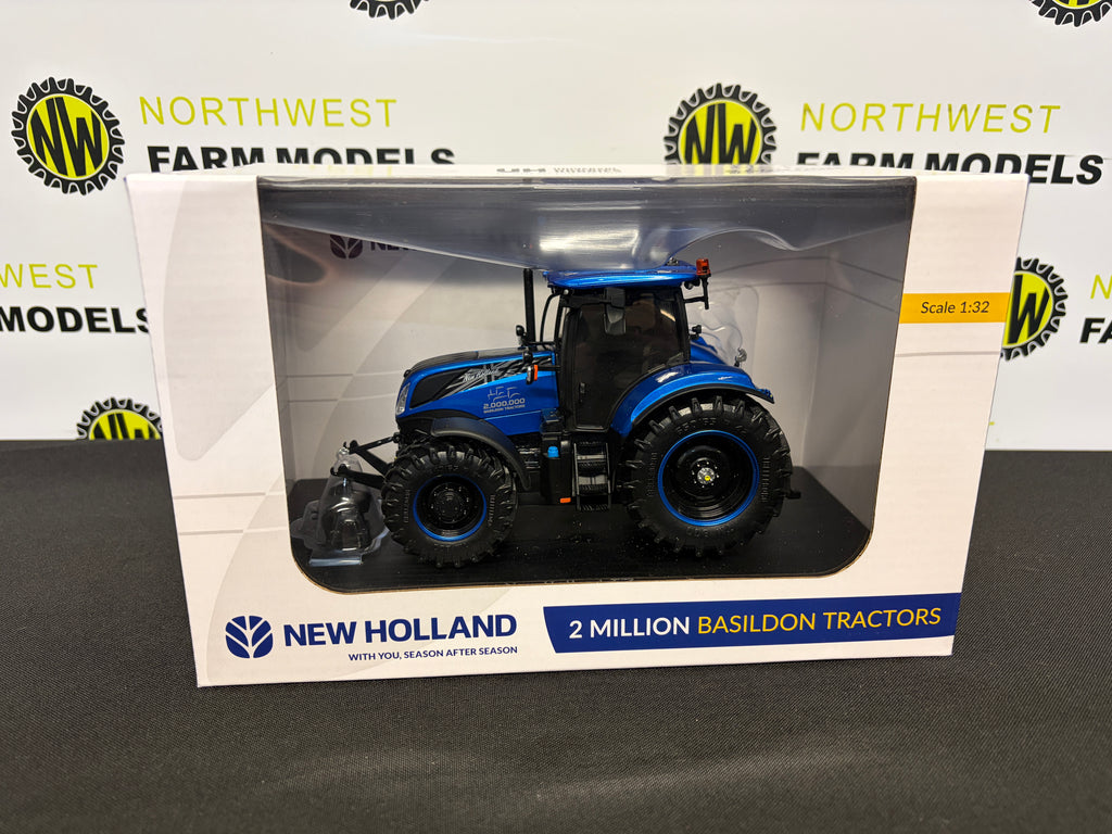 UNIVERSAL HOBBIES 6744 1:32 SCALE NEW HOLLAND T7.225 "2 MILLION BASILDON TRACTORS"