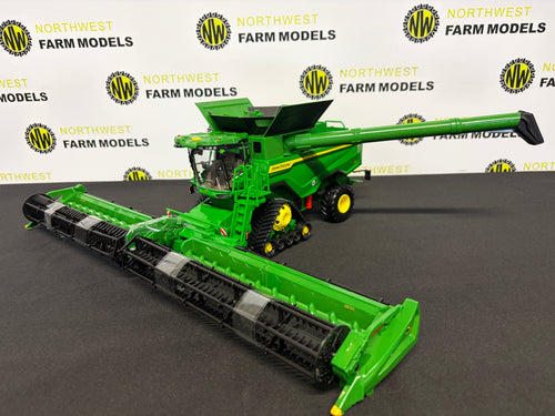 BRITAINS 43390 1:32 SCALE JOHN DEERE S7 900 COMBINE HARVESTER