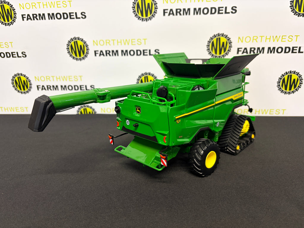 BRITAINS 43390 1:32 SCALE JOHN DEERE S7 900 COMBINE HARVESTER