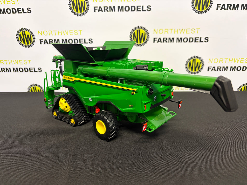 BRITAINS 43390 1:32 SCALE JOHN DEERE S7 900 COMBINE HARVESTER