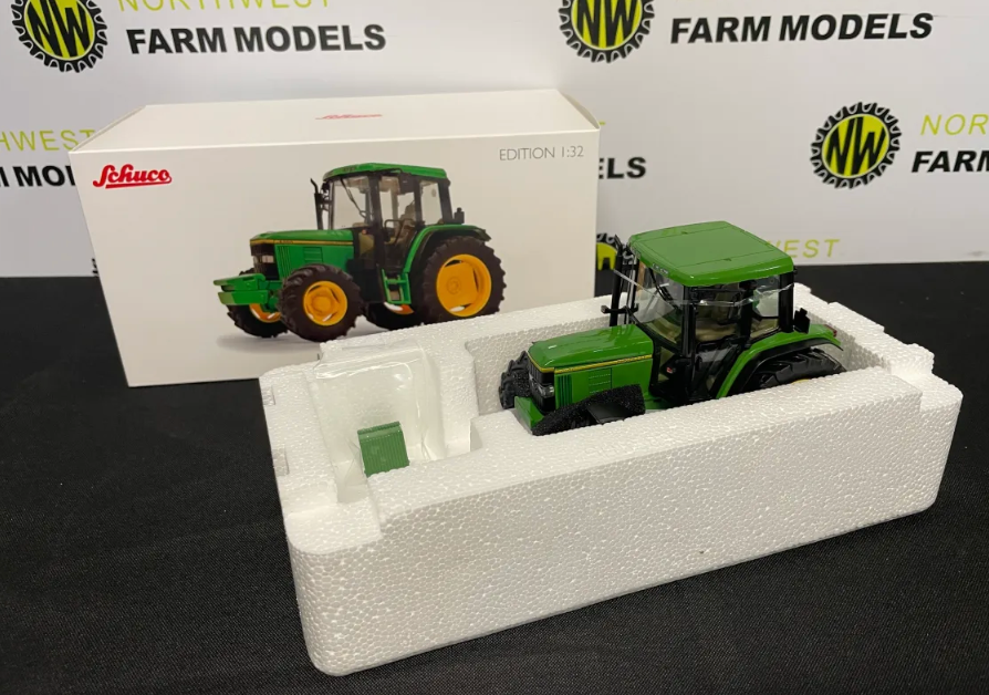 SCHUCO 450789100 1:32 SCALE JOHN DEERE 6100 4WD TRACTOR