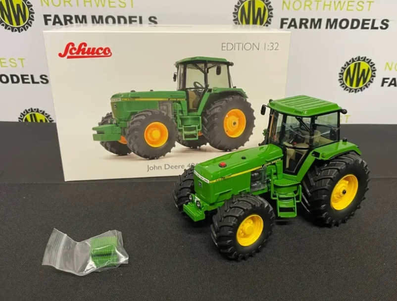 SCHUCO 450788900 1:32 SCALE JOHN DEERE 4960 4WD TRACTOR