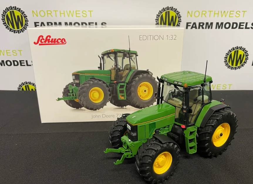 SCHUCO 450788700 1:32 SCALE JOHN DEERE 7700 4WD TRACTOR