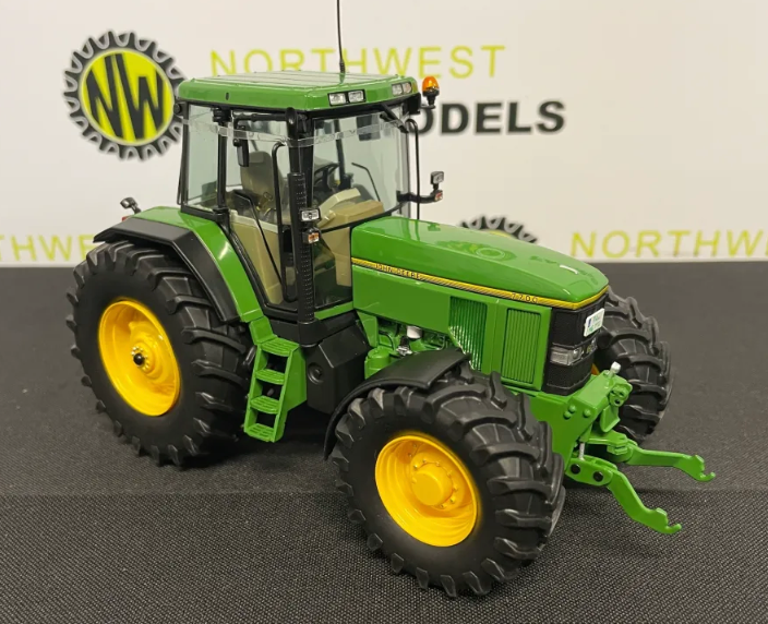 SCHUCO 450788700 1:32 SCALE JOHN DEERE 7700 4WD TRACTOR