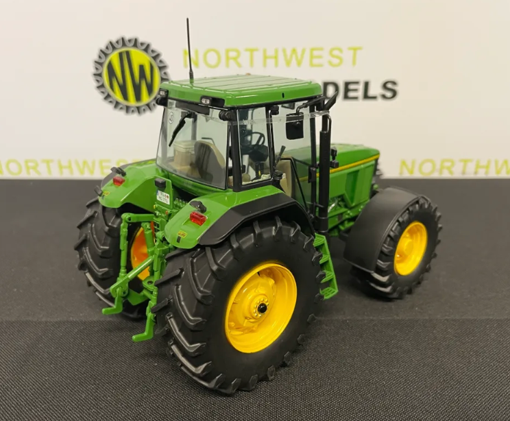 SCHUCO 450788700 1:32 SCALE JOHN DEERE 7700 4WD TRACTOR