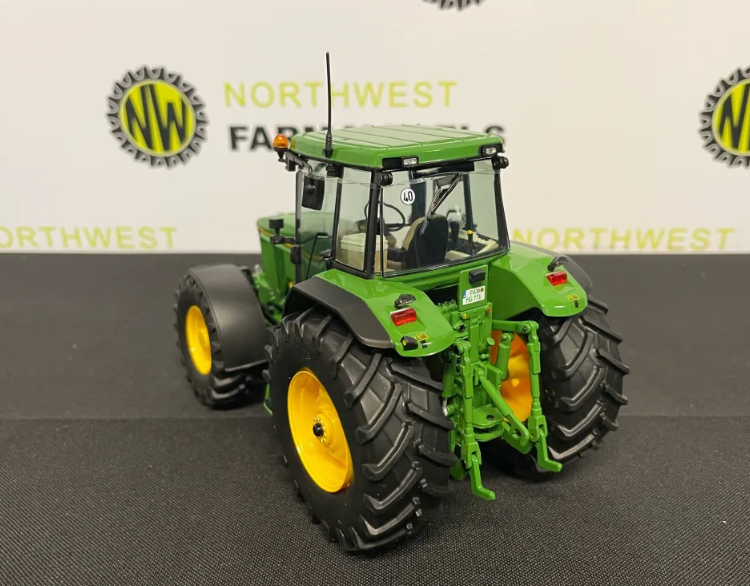 SCHUCO 450788700 1:32 SCALE JOHN DEERE 7700 4WD TRACTOR