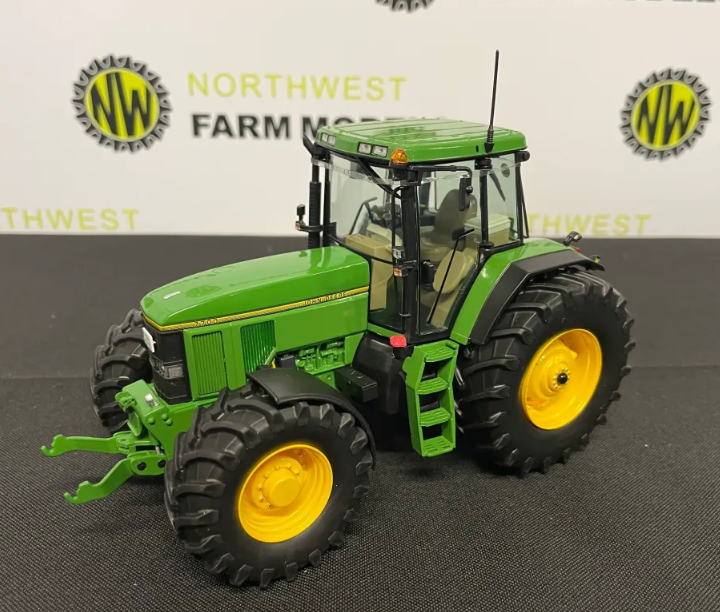 SCHUCO 450788700 1:32 SCALE JOHN DEERE 7700 4WD TRACTOR