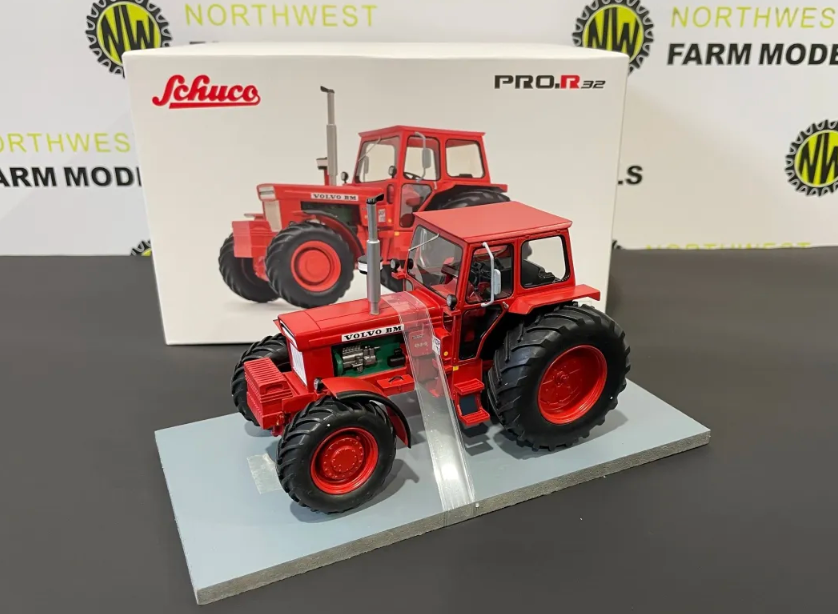 SCHUCO 450914800 1:32 SCALE VOLVO BM 814 RED