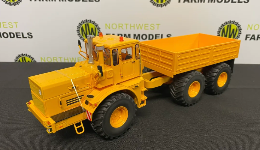 SCHUCO 450770800 1:32 SCALE KIROVETS K-700 T TRANSPORTER - YELLOW