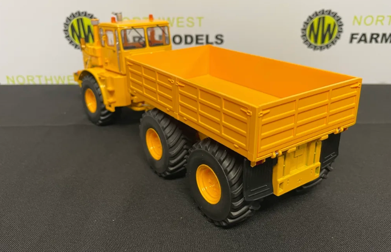 SCHUCO 450770800 1:32 SCALE KIROVETS K-700 T TRANSPORTER - YELLOW