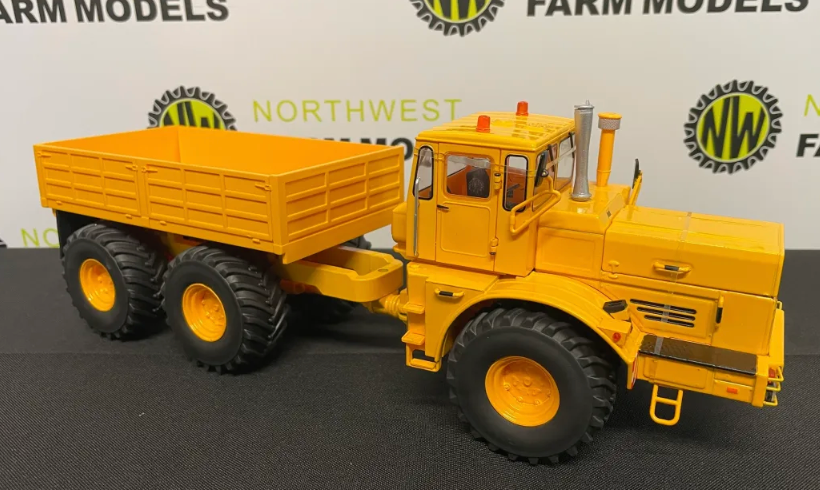SCHUCO 450770800 1:32 SCALE KIROVETS K-700 T TRANSPORTER - YELLOW