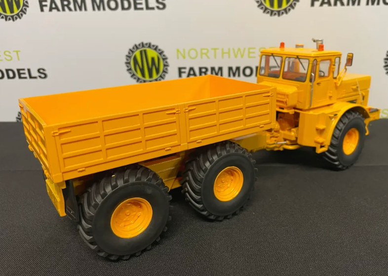 SCHUCO 450770800 1:32 SCALE KIROVETS K-700 T TRANSPORTER - YELLOW