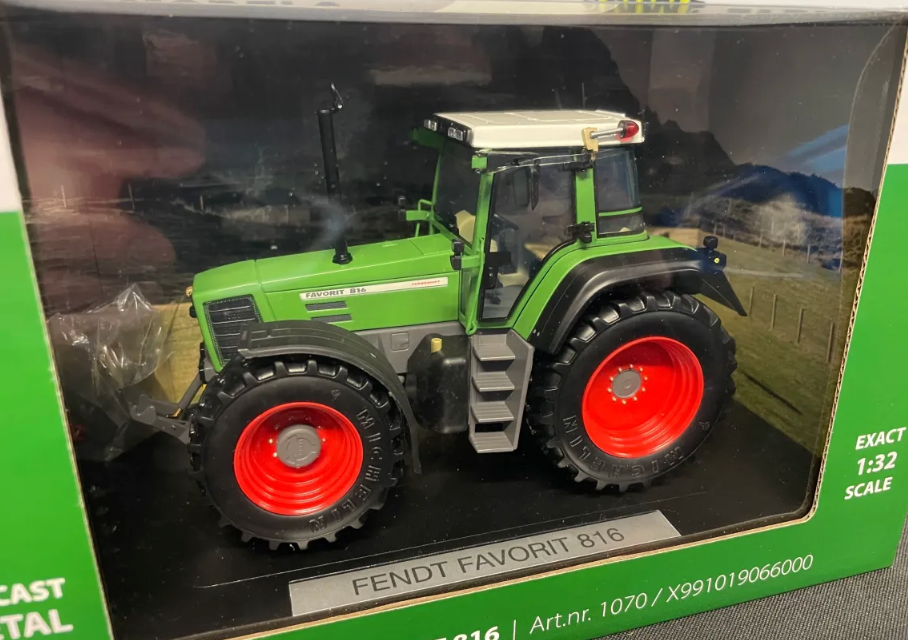 WEISE TOYS 1:32 SCALE FENDT FAVORIT 816 TRACTOR