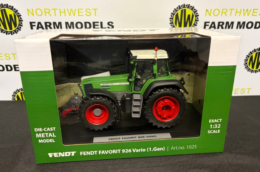 WEISE TOYS 1025 1:32 SCALE FENDT 926 FAVORIT GENERATION 1 4WD TRACTOR