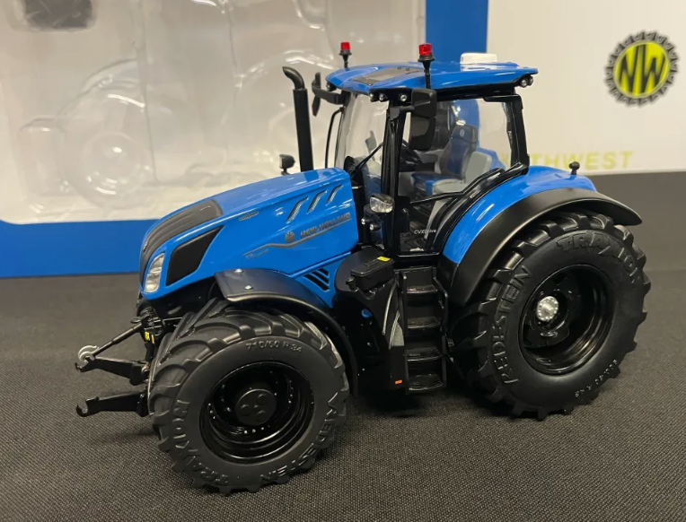 MARGE MODELS 2405 1:32 SCALE NEW HOLLAND T7.340 BLUE WITH BLACK RIMS LIMITED EDITION
