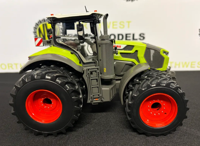 MARGE MODELS 2510 1:32 SCALE CLAAS AXION 9.420 WITH DUAL WHEELS