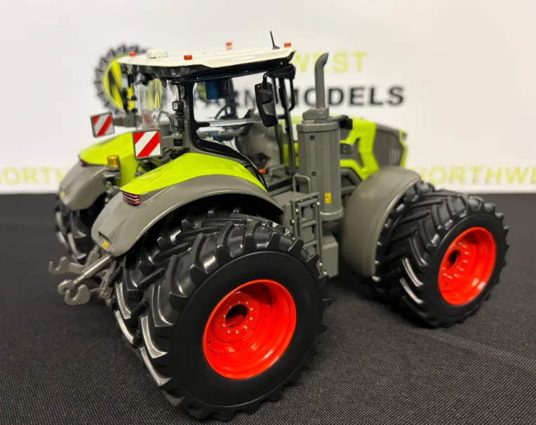 MARGE MODELS 2510 1:32 SCALE CLAAS AXION 9.420 WITH DUAL WHEELS