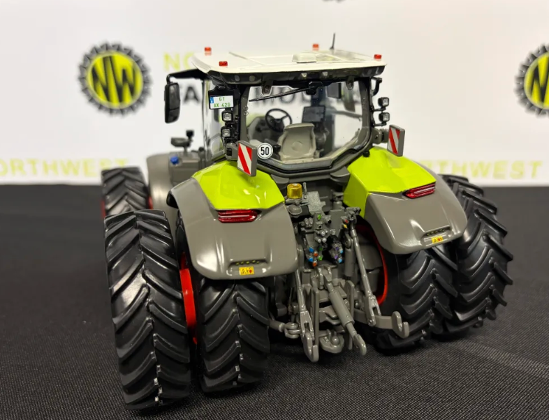 MARGE MODELS 2510 1:32 SCALE CLAAS AXION 9.420 WITH DUAL WHEELS