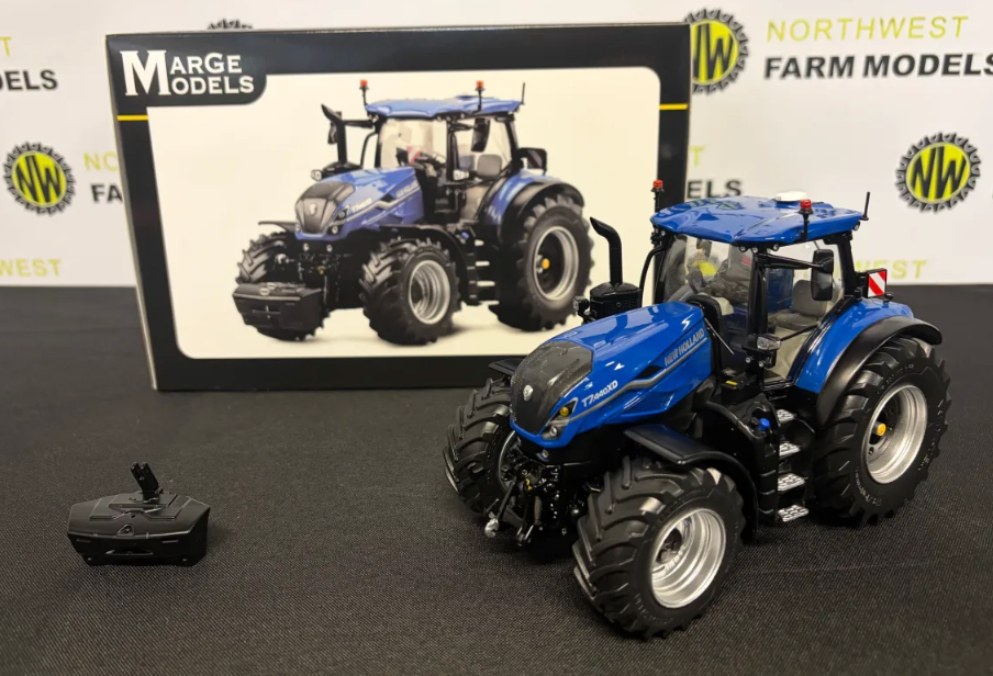 MARGE MODELS 2517 1:32 SCALE NEW HOLLAND T7.440XD DYNAMIC BLUE TRACTOR