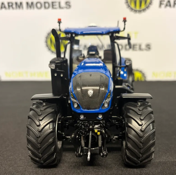MARGE MODELS 2517 1:32 SCALE NEW HOLLAND T7.440XD DYNAMIC BLUE TRACTOR