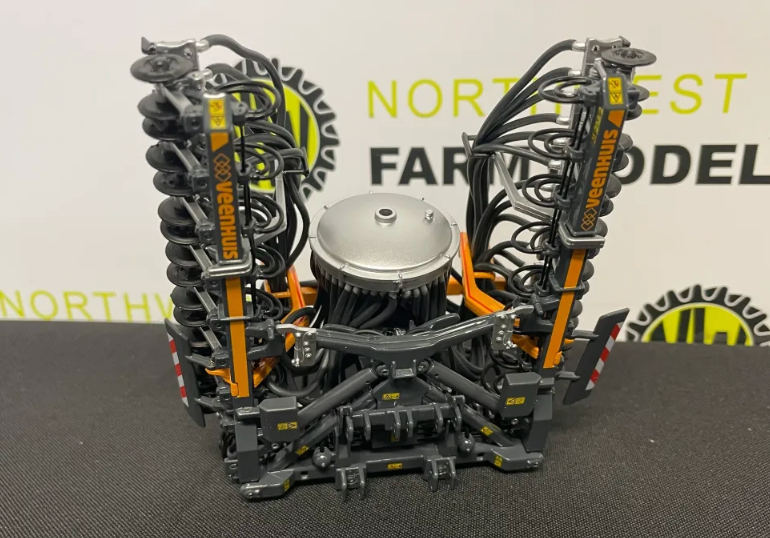 MARGE MODELS 2427 1:32 SCALE VEENHUIS FULLJECT X900 PRO SLURRY INJECTOR