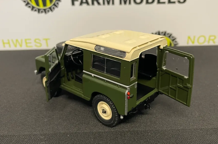 MARGE MODELS 2421-03 1:32 SCALE LAND ROVER SERIES 3 88 SAFARI ROOF DEEP BRONZE GREEN