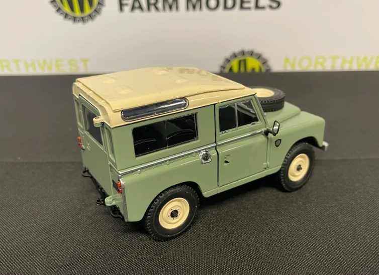 MARGE MODELS 2421-02 1:32 SCALE LAND ROVER SERIES 3 88 SAFARI ROOF ATLANTIC GREEN