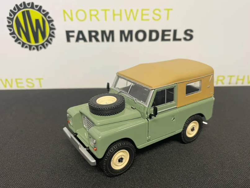 MARGE MODELS 2420-02 1:32 SCALE LAND ROVER SERIES 3 88 SOFT TOP ATLANTIC GREEN