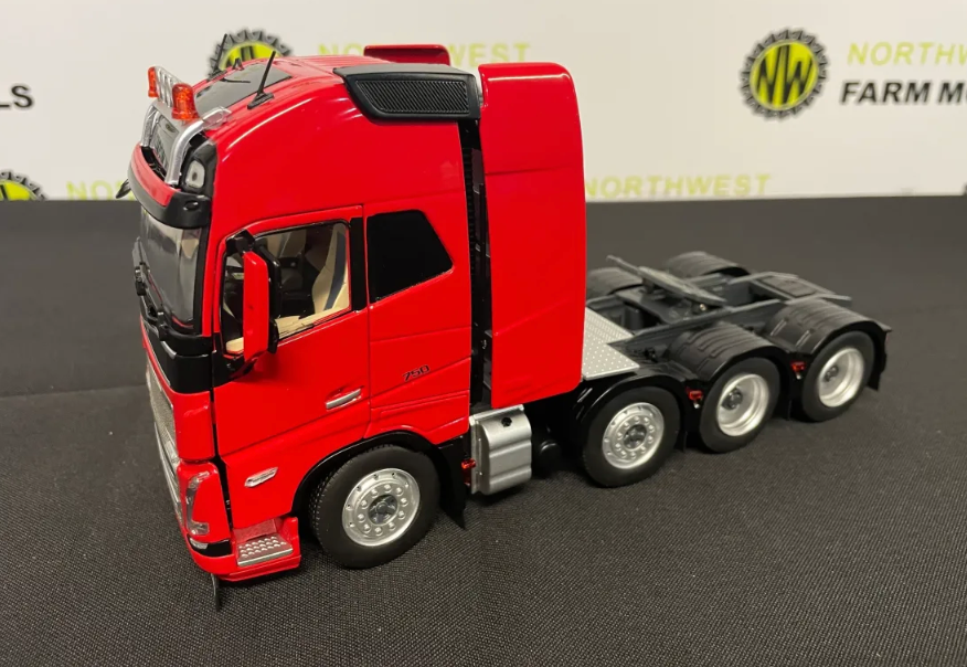 MARGE MODELS 1:32 SCALE VOLVO FH5 8X4 - RED