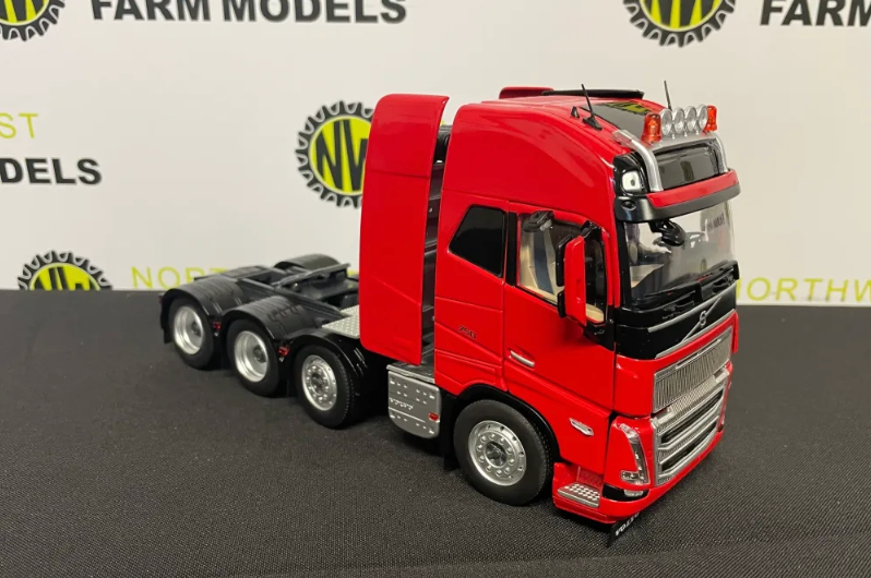 MARGE MODELS 1:32 SCALE VOLVO FH5 8X4 - RED
