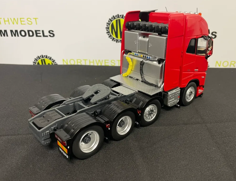 MARGE MODELS 1:32 SCALE VOLVO FH5 8X4 - RED