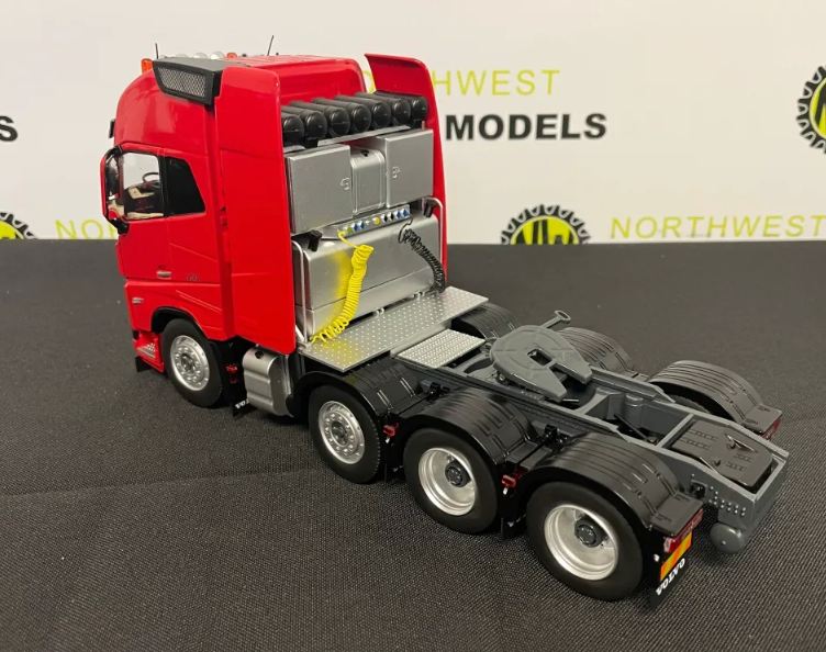 MARGE MODELS 1:32 SCALE VOLVO FH5 8X4 - RED