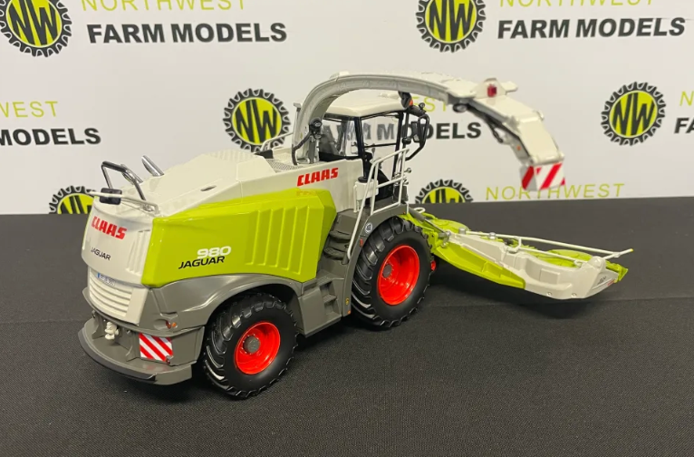 MARGE MODELS 1:32 SCALE CLAAS JAGUAR 980 WITH ORBIS 900 MAIZE HEADER LIMITED EDITION