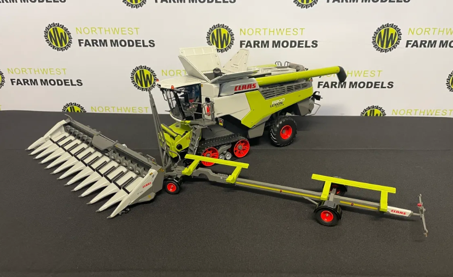 MARGE MODELS 1:32 SCALE CLAAS LEXION 8800 TERRA TRAC NORTH AMERICAN EDITION WITH 12-30C HEADER