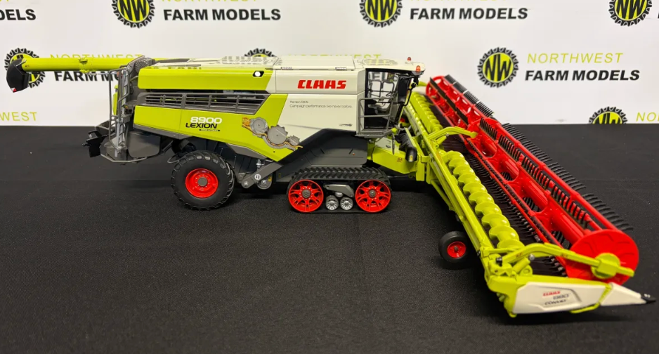 MARGE MODELS 02577630 1:32 SCALE CLAAS LEXION 8900TT WITH CONVIO 1380 DEMO EDITION