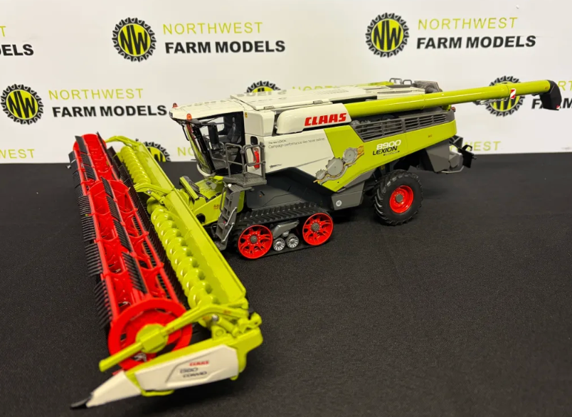 MARGE MODELS 02577630 1:32 SCALE CLAAS LEXION 8900TT WITH CONVIO 1380 DEMO EDITION