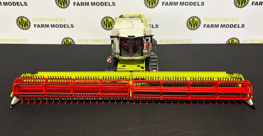 MARGE MODELS 02577630 1:32 SCALE CLAAS LEXION 8900TT WITH CONVIO 1380 DEMO EDITION