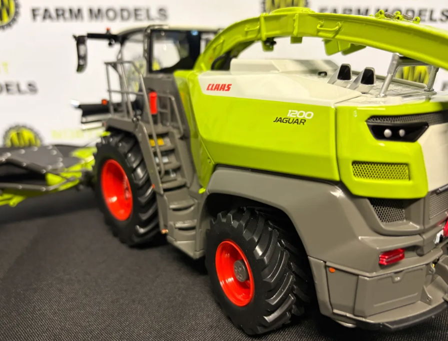 MARGE MODELS 0002674730 1:32 SCALE CLAAS JAGUAR 1200 FORAGE HARVESTER WITH ORBIS 10500 "NORTH AMERICA" EDITION
