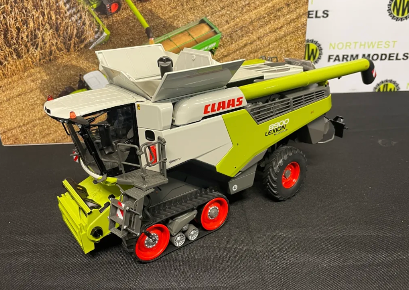MARGE MODELS 0002577650 1:32 SCALE CLAAS LEXION 8900 COMBINE HARVESTER WITH CORIO 1275 C CONSPEED HEADER AND TRAILER