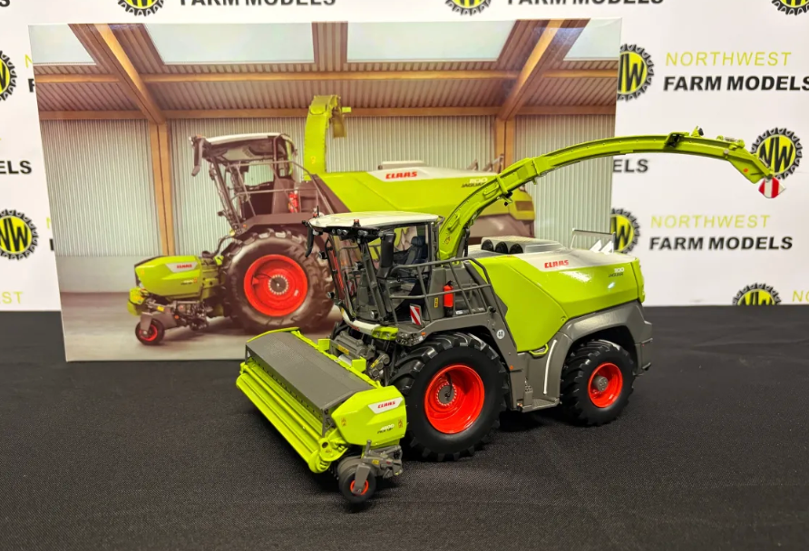 MARGE MODELS 00 0267 444 0 1:32 SCALE CLAAS JAGUAR 1100 WITH PICK UP 4500 GRASS HEADER LIMITED EDITION