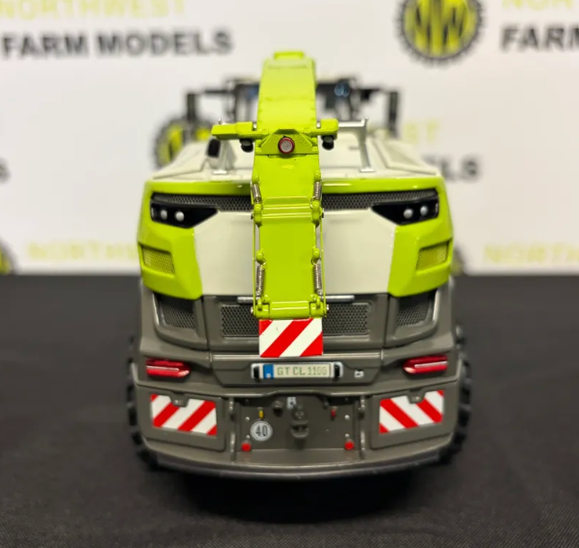 MARGE MODELS 00 0267 444 0 1:32 SCALE CLAAS JAGUAR 1100 WITH PICK UP 4500 GRASS HEADER LIMITED EDITION