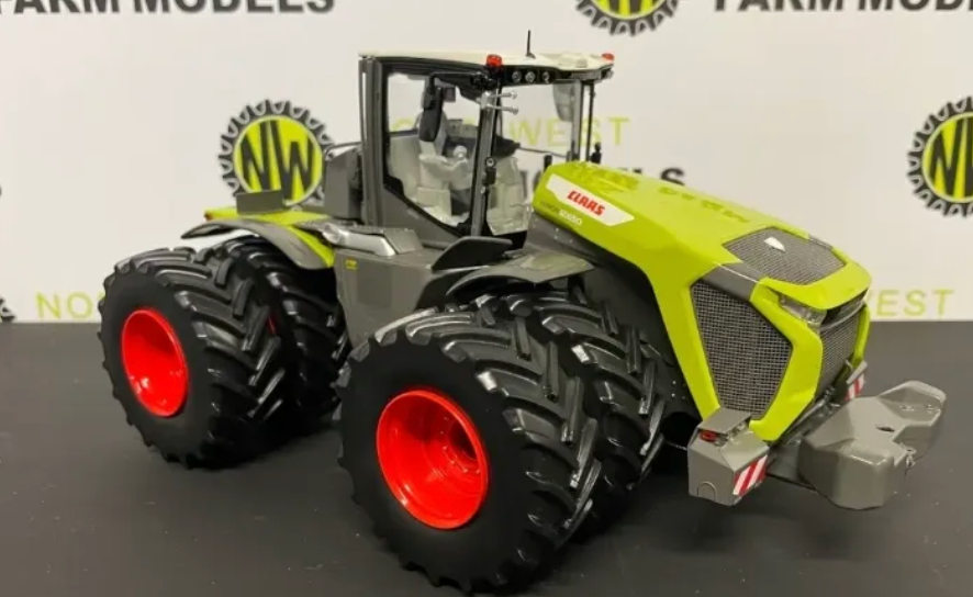MARGE MODELS 1:32 SCALE CLAAS XERION 12.650 TRAC WITH DUAL WHEELS LIMITED EDITION