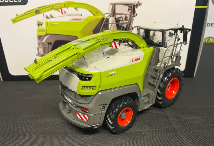 MARGE MODELS 2508 1:32 SCALE CLAAS JAGUAR 1090 WITH ORBIS 10500 FORAGE HARVESTER