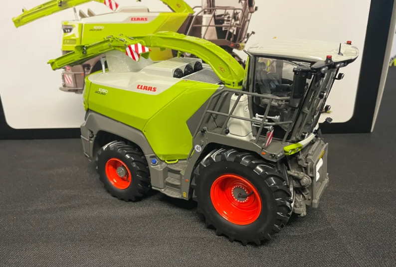 MARGE MODELS 2508 1:32 SCALE CLAAS JAGUAR 1090 WITH ORBIS 10500 FORAGE HARVESTER
