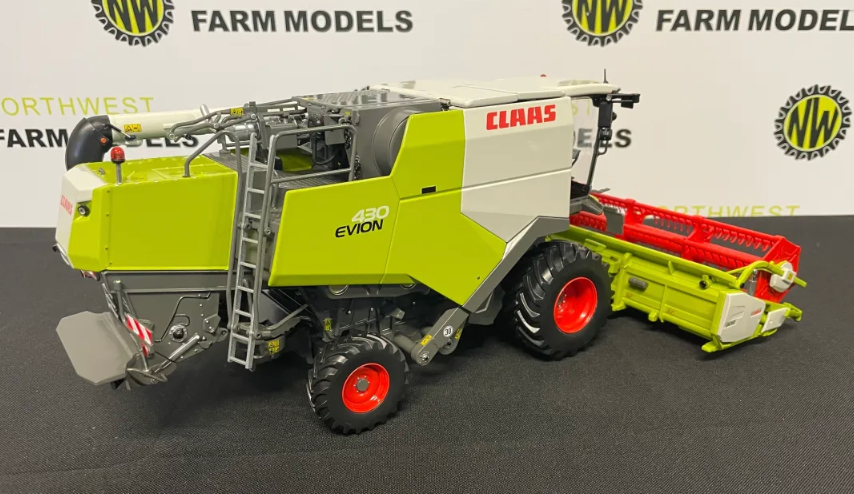 MARGE MODELS 2402 1:32 SCALE CLAAS EVION 430 WITH VARIO 620 HEADER