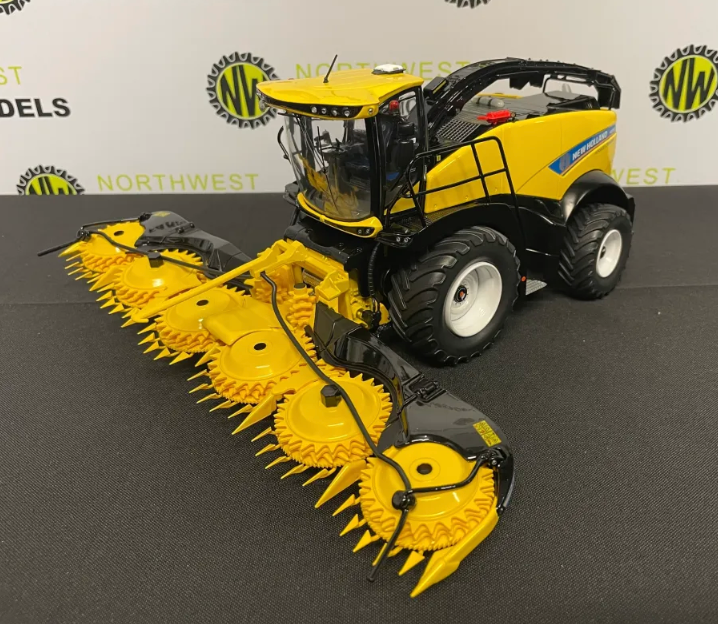 MARGE MODELS 2125 1:32 SCALE NEW HOLLAND FR780 FORAGE HARVESTER WITH MAIZE AND GRASS HEADER
