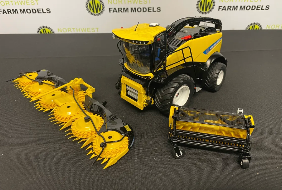 MARGE MODELS 2125 1:32 SCALE NEW HOLLAND FR780 FORAGE HARVESTER WITH MAIZE AND GRASS HEADER