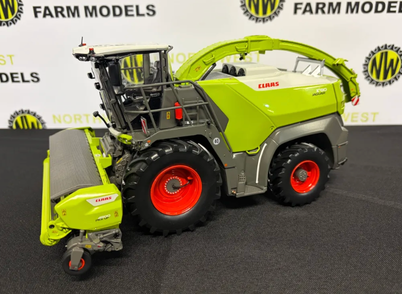 MARGE MODELS 2507 1:32 SCALE CLAAS JAGUAR 1080 FORAGE HARVESTER WITH PICK UP 4500 GRASS HEADER