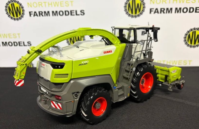 MARGE MODELS 2507 1:32 SCALE CLAAS JAGUAR 1080 FORAGE HARVESTER WITH PICK UP 4500 GRASS HEADER