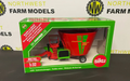 SIKU 1:32 SCALE 2450 STRAUTMANN FEEDER WAGON